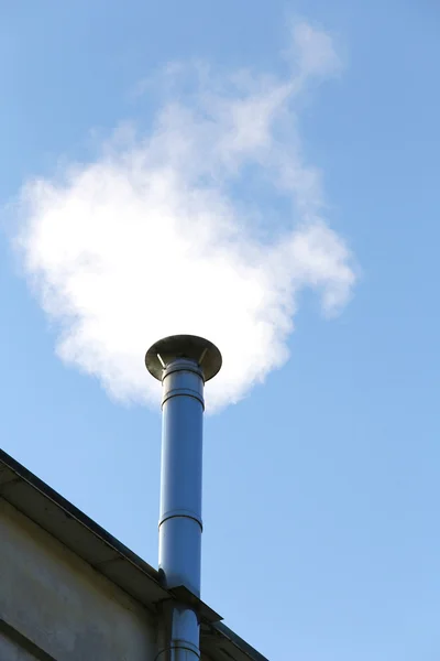 Chimney smoke of the heating system in winter — Stock Photo, Image