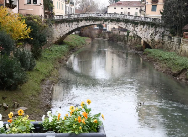 St. Michael's bridge with the RETRONE River in the city of Vicen — Stock Photo, Image