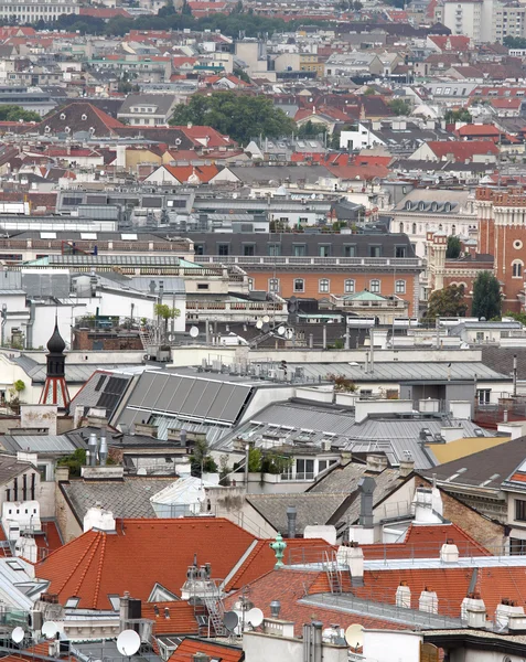 Vista aérea de la ciudad con muchas casas y casas de ciudadanos — Foto de Stock