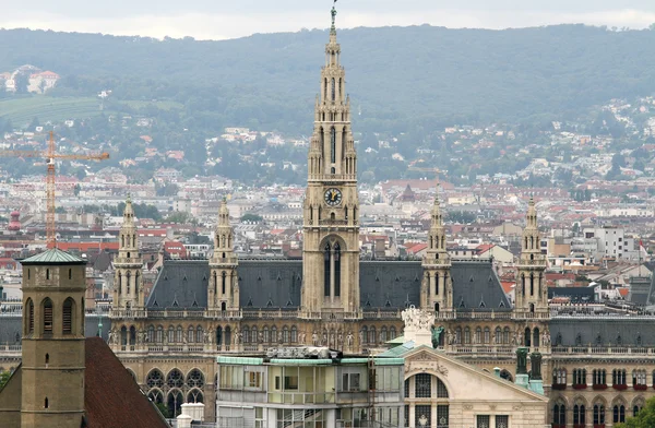 Luftaufnahme der Stadt Wien mit rathaus palast — Stockfoto