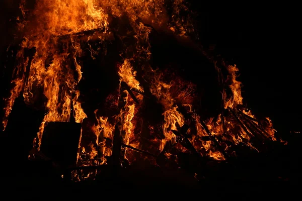 Flames of fire during a scary fire of a dwelling — Stock Photo, Image