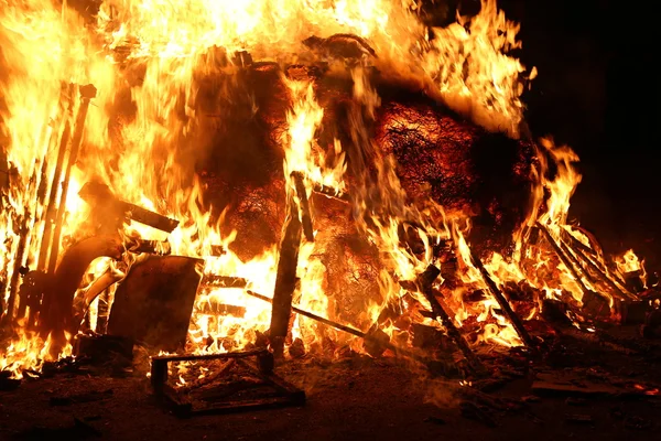 집의 무서운 불 동안 불의 화 염 — 스톡 사진