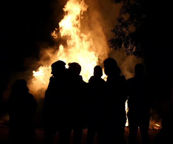 House on Fire and People — Stock Photo, Image