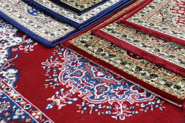 Carpets decorated in an islamic mosque — Stock Photo, Image