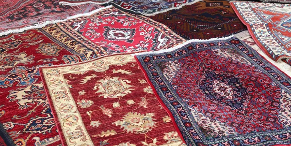 销售的精细的东方地毯手工编织 — 图库照片