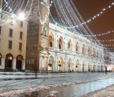 kare Vicenza, Piazza dei Signori, Aydınlatmaları ve sn ile