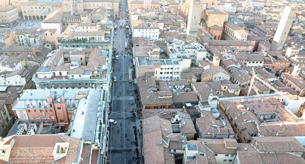 Panoramisch uitzicht op de stad Bologna vanaf de hoge toren — Stockfoto