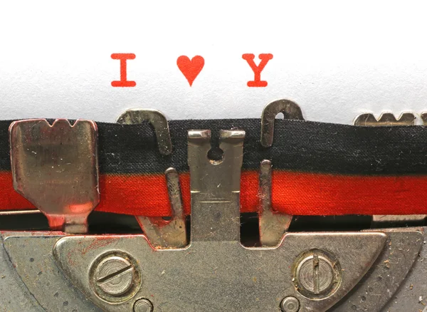 Geschreven schrijfmachine hou ik van je met hart — Stockfoto