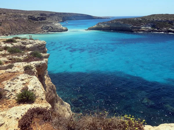 Meer der Insel Lampedusa in Italien — Stockfoto