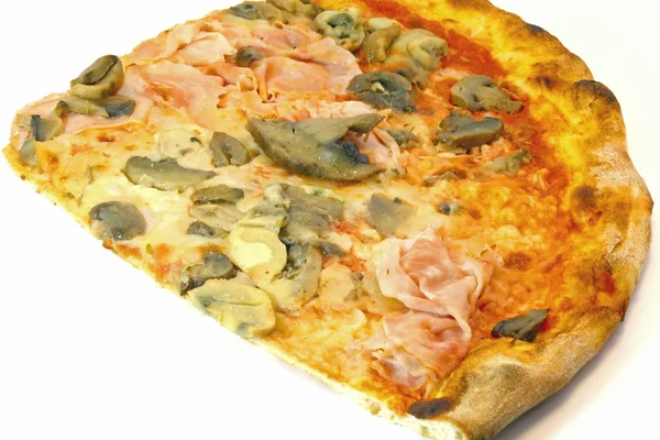 Pizza com cogumelos e presunto — Fotografia de Stock