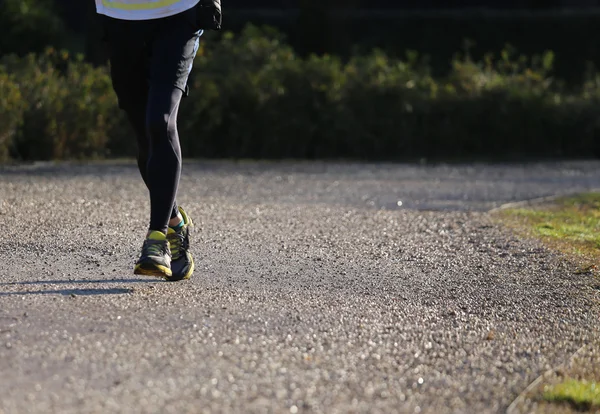 Maraton koşucusu maraton yarışı açık havada sırasında — Stok fotoğraf