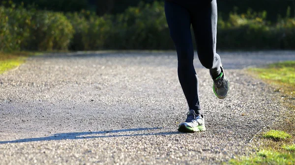 Çapraz ülke yarış sırasında parkta Runner — Stok fotoğraf