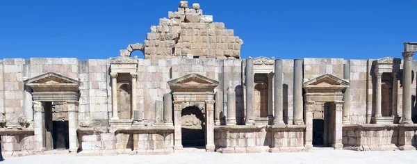Temple romain dans la ville de Jerash — Photo