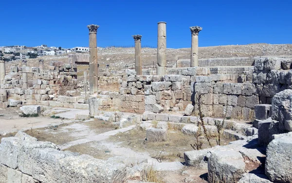 Temple romain dans la ville de Jerash — Photo