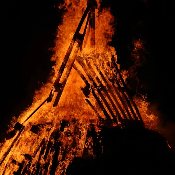 무서운 화재 중 불의 화 염 — 스톡 사진