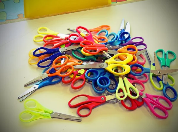 Ножницы для детей для их работы — стоковое фото