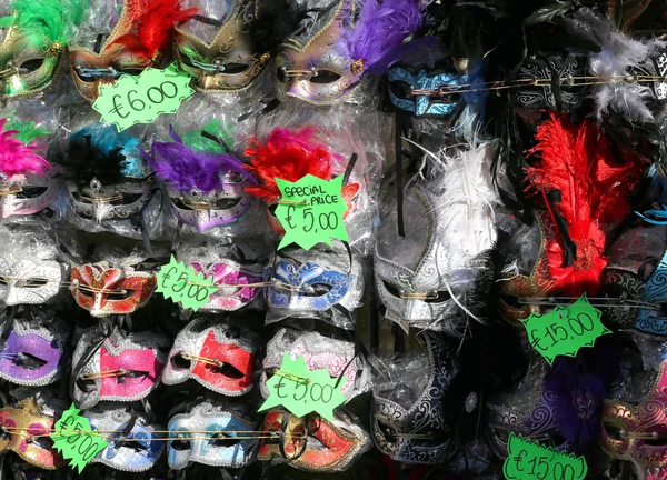 Máscaras para venda em um estande em Veneza Praça de São Marcos — Fotografia de Stock