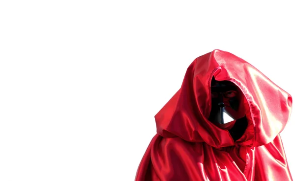 ブラック マスクと赤いドレスに身を包んだ人 — ストック写真