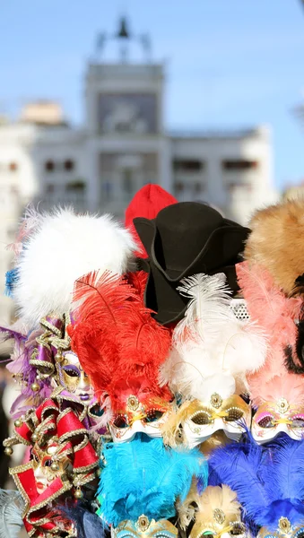 Máscaras e o relógio na praça de marca de santo em Veneza — Fotografia de Stock