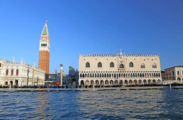 Bell tower Saint Mark and Doge's Palace View from the adriatic s — Stock Photo, Image