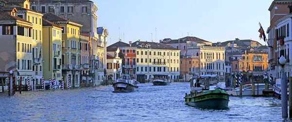 Venetian houses view from grand canal in venice italy — Stock Photo, Image