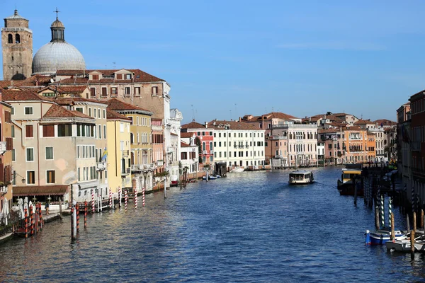 Venetian houses and vaporetto in venice italy — Stock Photo, Image