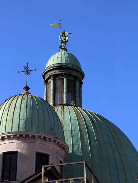 赤足在威尼斯大教堂的圆顶 — 图库照片