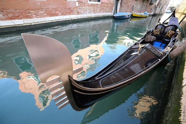 Big gondola on the water in venice — Stock Photo, Image