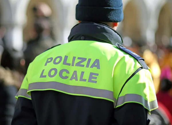 Włoskiego policjanta z jednolitego z policji napisany — Zdjęcie stockowe