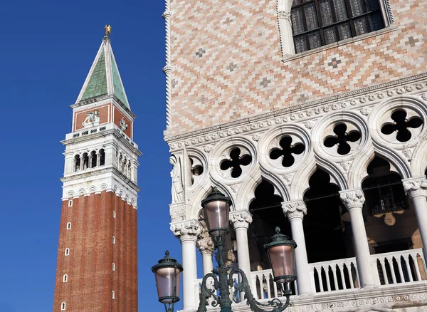 Venedig Italien Doges Palace och St Mark Bell Tower — Stockfoto