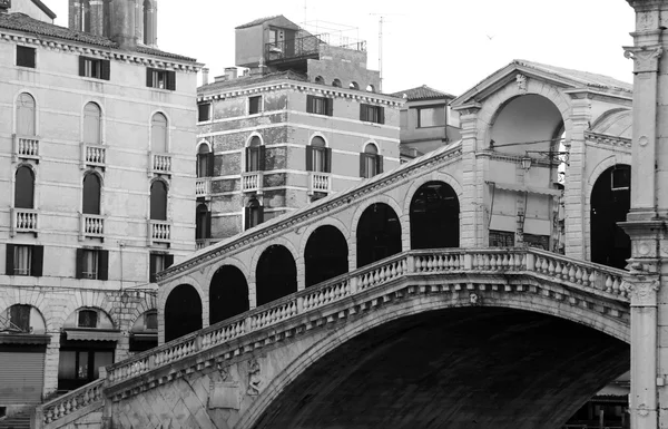 Rialto Bridge without people in Venice — Stock Photo, Image