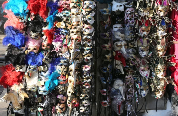 Satılık birçok maskes Venedik Saint Mark's Meydanı — Stok fotoğraf