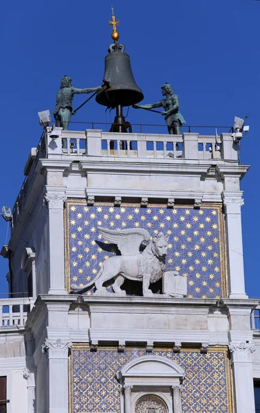 Venice clock tower with blackened statues and lion — Stock Photo, Image