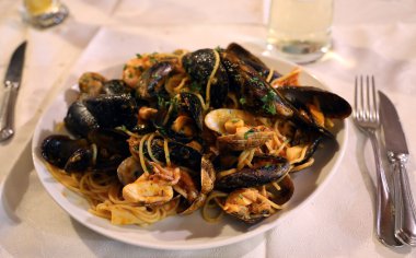 Midye ve karides deniz ürünleri Restoran spagetti