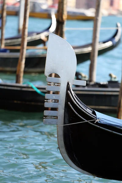 Ormeggiata in gondola vicino a Piazza San Marco — Foto Stock