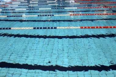 Lane olimpik yüzme havuzunda Yüzme yarışları