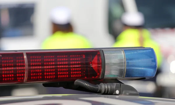 Sirene carro da polícia durante o bloqueio de estrada — Fotografia de Stock