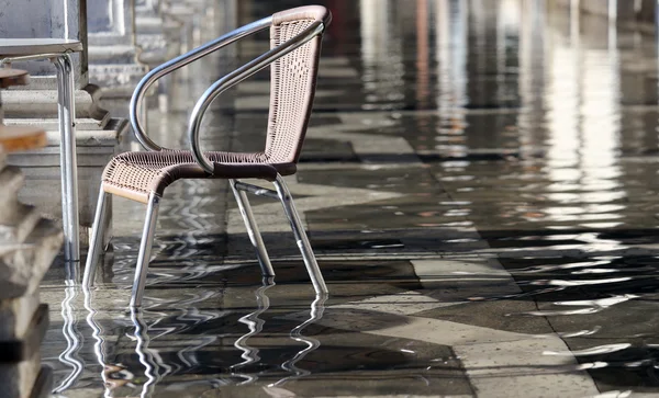 Chair during the flood in Venice — Stock Photo, Image