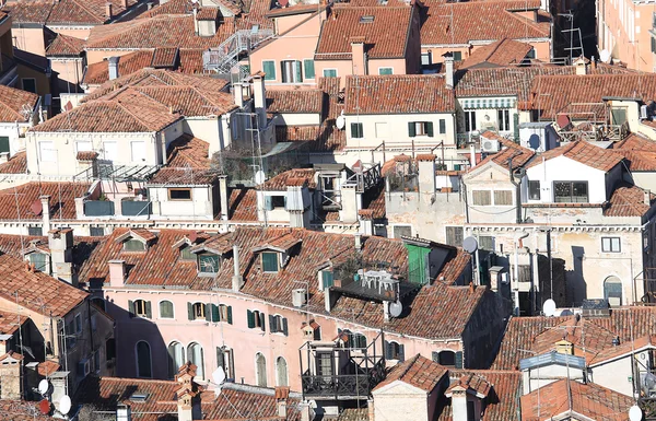 Huizen gezien vanaf de bovenkant van het mediterraan land — Stockfoto