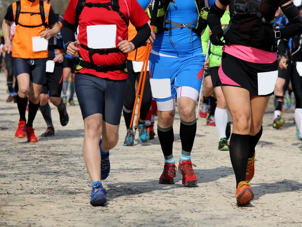 Corrida atlética durante a corrida de caminhada nórdica — Fotografia de Stock