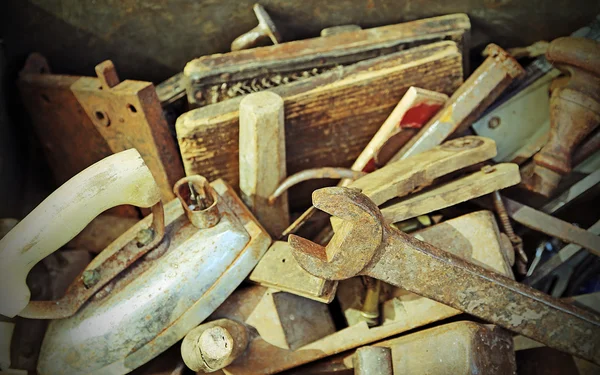 Old tools rust for sale by Junkman — Stock Photo, Image