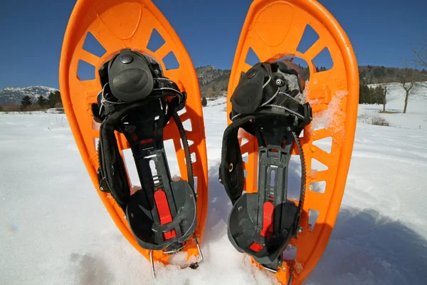 TIENDAS DE NOCHE para excursiones en la nieve en las montañas — Foto de Stock