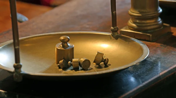 Ancient brass precision scales with weights — Stock Photo, Image