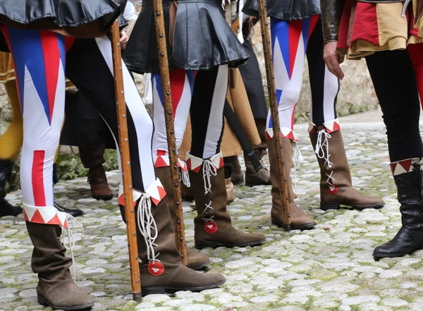 Soldados medievales en el castillo europeo — Foto de Stock