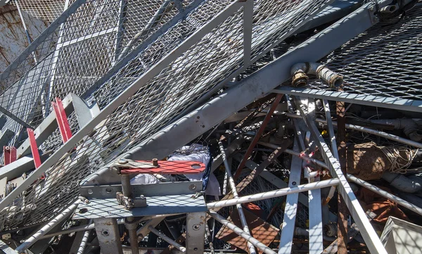 Ijzer raster en ferro materiaal op de stortplaats — Stockfoto