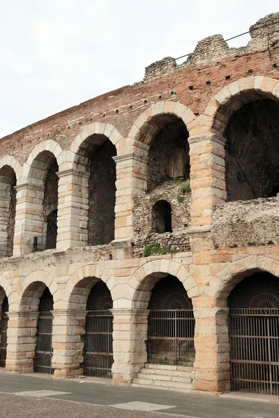 Muralhas da antiga Arena Romana em Verona — Fotografia de Stock