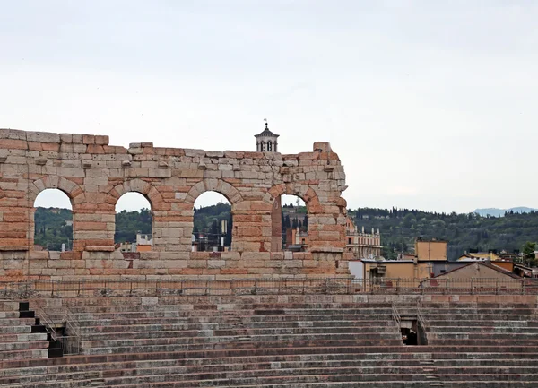 Parede da antiga Arena di Verona e as arquibancadas — Fotografia de Stock