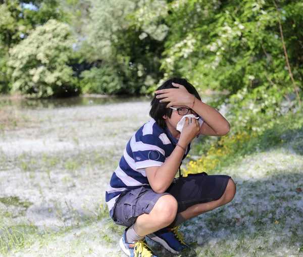 Jongen met stuifmeel allergie — Stockfoto