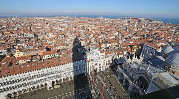 St Mark's Square and the Procuratie building — Stock Photo, Image