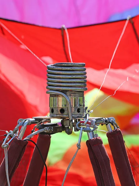 Dev balon havada ısıtmak için gaz sobası — Stok fotoğraf